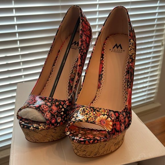 Pink Multi Floral Cork Wedge Shoes, Madison by Shoedazzle, Heather Size 7.5 - Picture 3 of 6